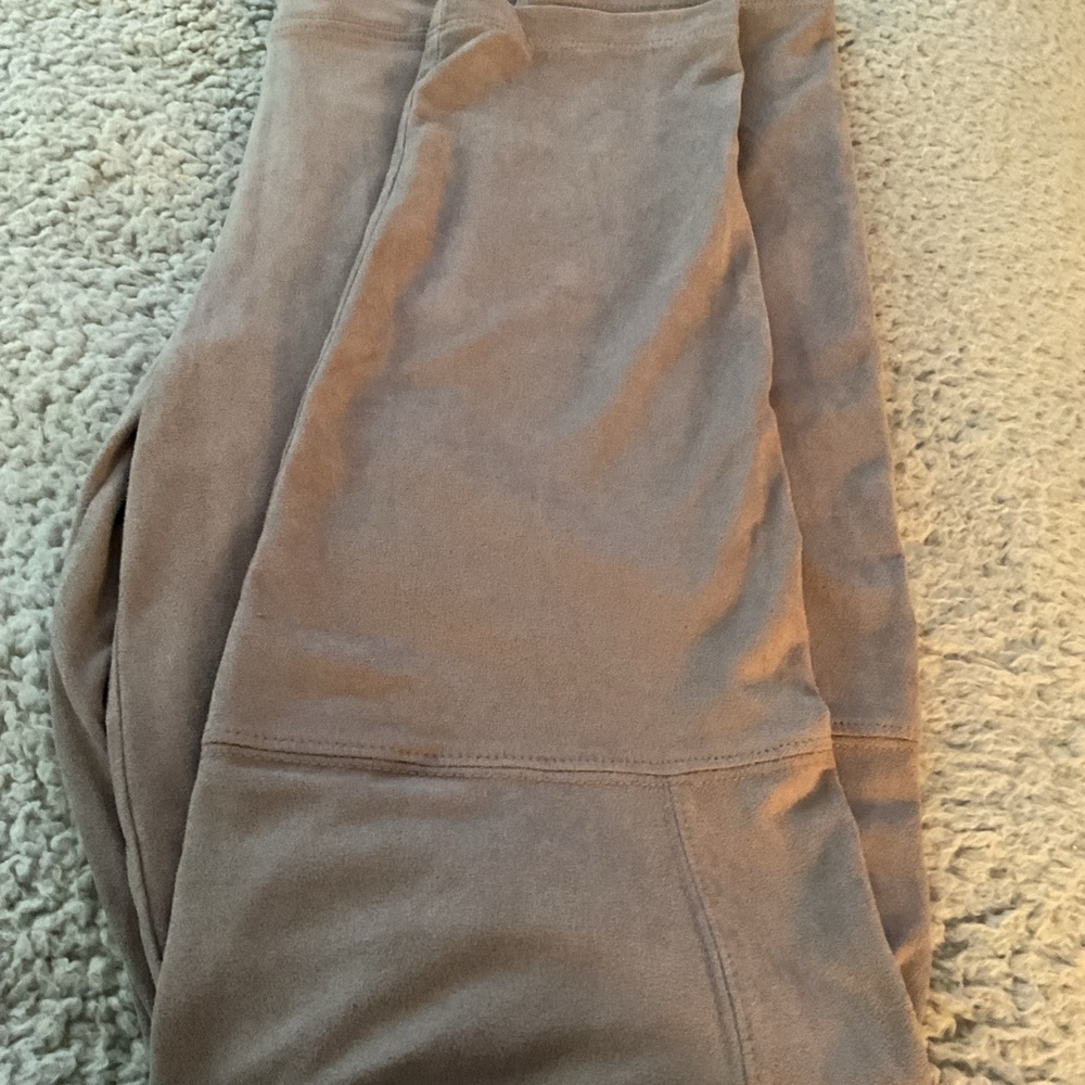 Cozy Brown Leggings Logo